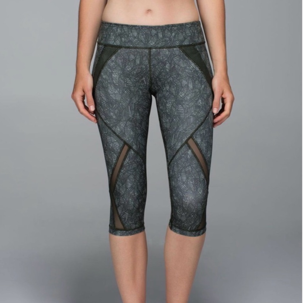 Lululemon Cool To Street Crop Jazzy White Gator Green